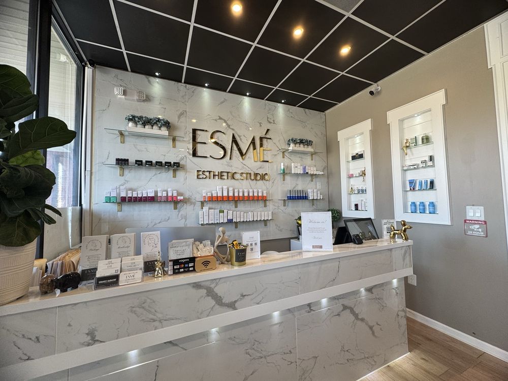 Esme Esthetic Studio Logo