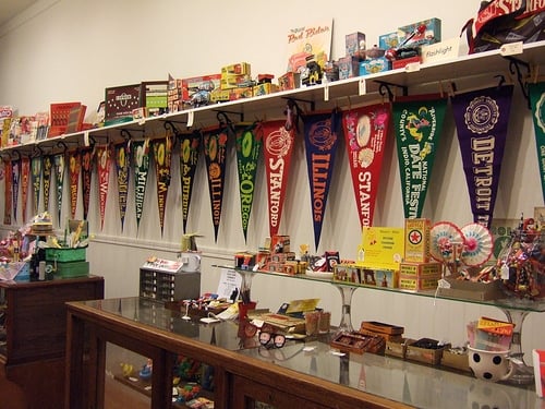 Tiddle E. Winks Vintage 5 & Dime by null