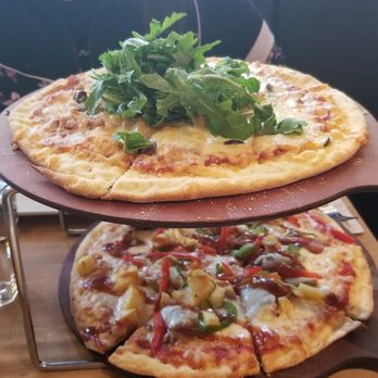 Bear Street Tavern - Pizza Near Me - Banff, Alberta