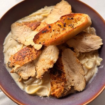 Lighthouse Bistro - Chicken Alfredo with Garlic Bread - Mediterranean Near Me - Monterey, California