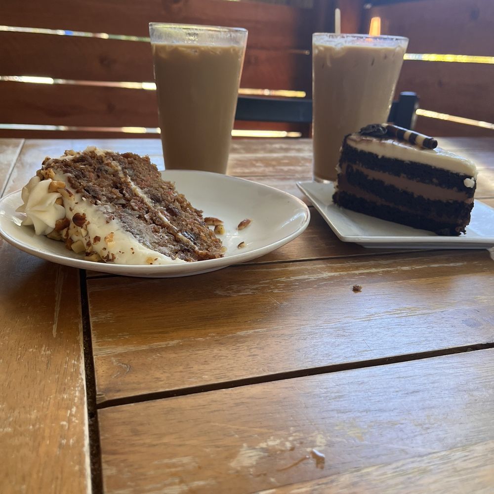 Cafe Verde pizzeria - Chocolate cake and iced coffee - Italian Near Me - Corte Madera, California Cafe Verde pizzeria - Chocolate cake and iced coffee - Italian Near Me - Corte Madera, California