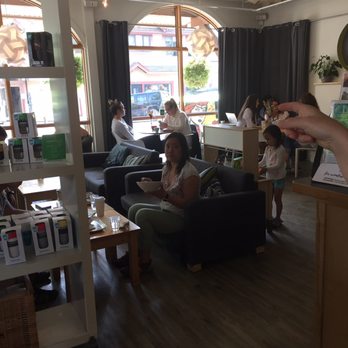 Communitea Cafe - Couch eating area - Gluten-Free Near Me - Canmore, Alberta
