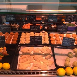 Connolly Seafood - Fish cakes and battered fish
