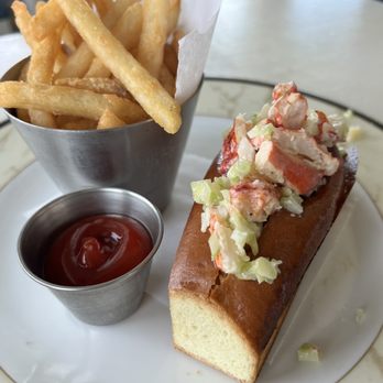 Beach Tavern - Lobster roll - New American Near Me - Monmouth Beach, New Jersey Beach Tavern - Lobster roll - New American Near Me - Monmouth Beach, New Jersey