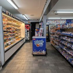 Tow's Country Store