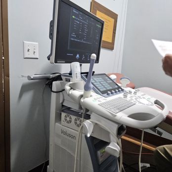 Yasharpour Farid, MD - Ultrasound room - Obstetricians & Gynecologists Near Me - San Fernando, California