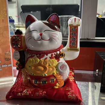 Sai Gon Go - a statue of a cat - Food Trucks Near Me - Irving, Texas Sai Gon Go - a statue of a cat - Food Trucks Near Me - Irving, Texas