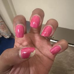 Attractive Nails - One week old nails, using tip acrylic do not recommend this place!