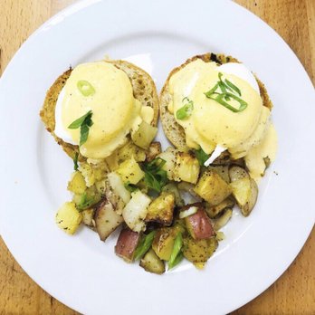 Brunch - Crab cake, eggs Benedict - Breakfast & Brunch Near Me - Paso Robles, California Brunch - Crab cake, eggs Benedict - Breakfast & Brunch Near Me - Paso Robles, California