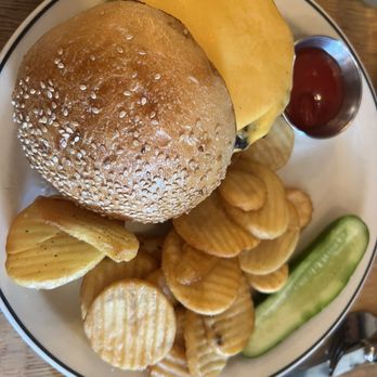 Red Hook Tavern - Dry Aged Cheeseburger - American Near Me - Brooklyn, New York