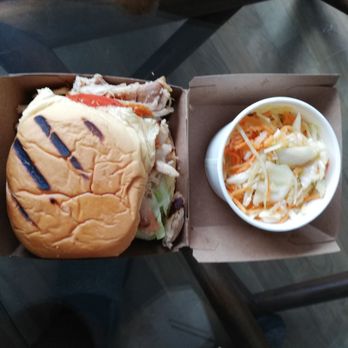 Chez Lambert - Piri piri chicken sandwich with coleslaw - Barbeque Near Me - Saint-Lambert, Quebec Chez Lambert - Piri piri chicken sandwich with coleslaw - Barbeque Near Me - Saint-Lambert, Quebec