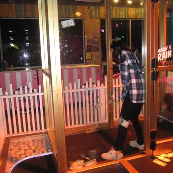 Holey Moley - Money blowing machine course - Mini Golf Near Me - Santa Monica, California
