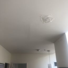 The beginning of the leak in the living room (Plastic wrap taped to the ceiling by maintenance personnel) The beginning of the leak in the living room (Plastic wrap taped to the ceiling by maintenance personnel)