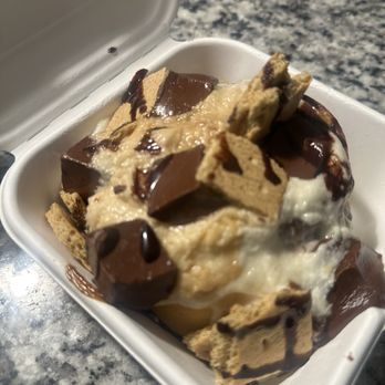 Cinnaholic - Peanut Butter Cheesecake - Bakeries Near Me - Las Vegas, Nevada