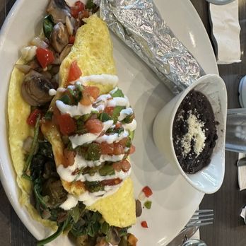 Broken Yolk Cafe - Moms Vege Omlet with black beans - Breakfast & Brunch Near Me - Del Mar, California