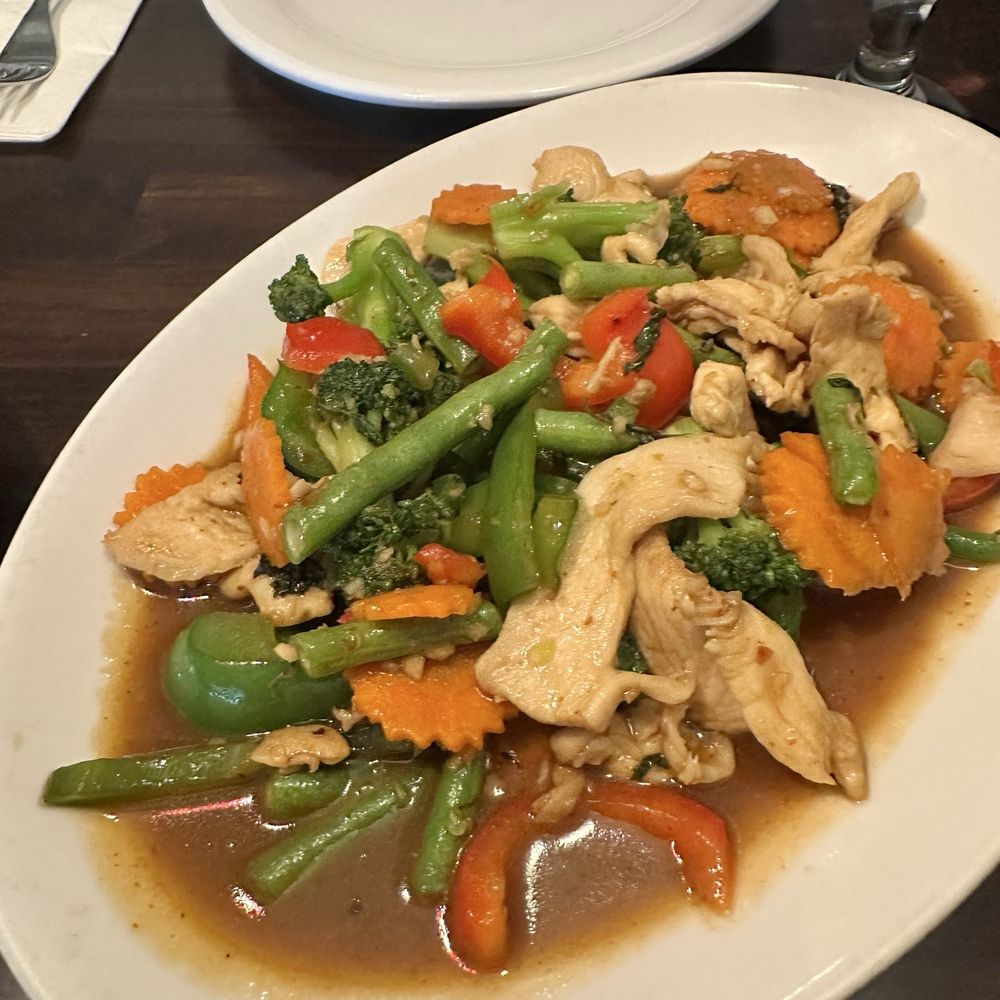 Maui Thai Bistro - Drunken Stir-Fry - Thai Near Me - Kihei, Hawaii Maui Thai Bistro - Drunken Stir-Fry - Thai Near Me - Kihei, Hawaii
