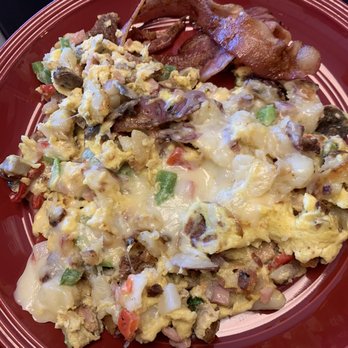 Huckleberry’s - American Near Me - Clovis, California
