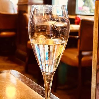Harrys Dolce Vita - Bubbly - Italian Near Me - Knightsbridge, XGL Harrys Dolce Vita - Bubbly - Italian Near Me - Knightsbridge, XGL