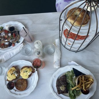 Chéri Rooftop - Eggs Benedict, Smoked Salmon, Steak & Creme Brûlée Toast - Lounges Near Me - Las Vegas, Nevada Chéri Rooftop - Eggs Benedict, Smoked Salmon, Steak & Creme Brûlée Toast - Lounges Near Me - Las Vegas, Nevada