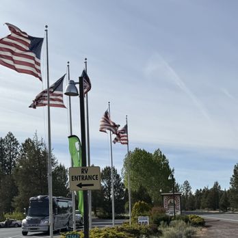 Bend Sisters Garden RV resort - Entrance - Resorts Near Me - Bend, Oregon Bend Sisters Garden RV resort - Entrance - Resorts Near Me - Bend, Oregon