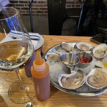 Select Oyster Bar - Oysters and Riesling - Seafood Near Me - Boston, Massachusetts