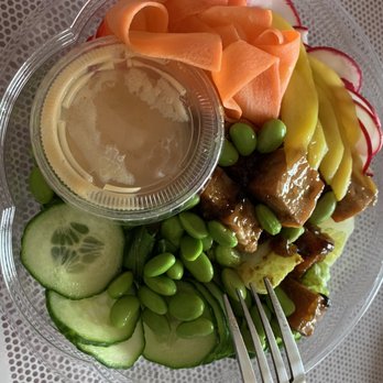État Végétal - a plate of vegetables and dip - Vegan Near Me - Montreal, Quebec État Végétal - a plate of vegetables and dip - Vegan Near Me - Montreal, Quebec