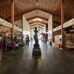The Tides Wharf Fish Market - Inside