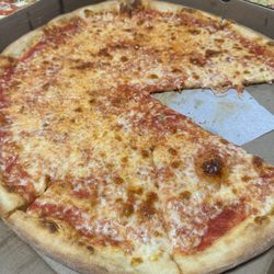 Massimos Pizza & Pasta - Cheese pizza