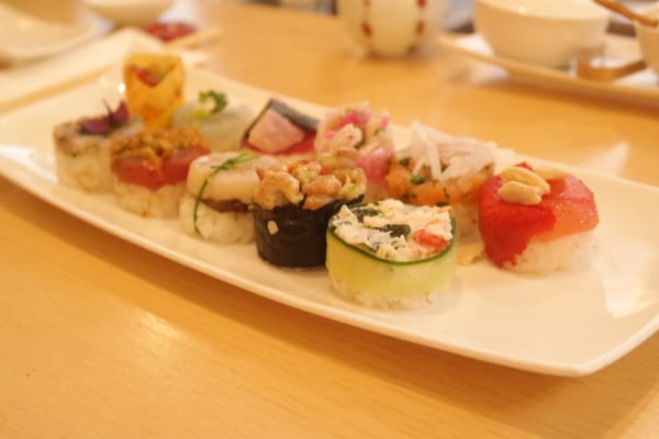 Ko'uzi Sushi by null