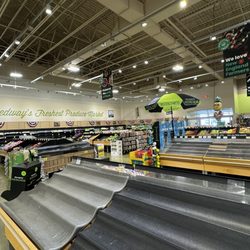 Shaw's - Produce shelves are mostly empty on a Saturday mid-morning