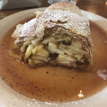 Mountain Brauhaus - Apple strudel was amazing and had a hint of lemon flavor - New American Near Me - Gardiner, New York