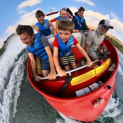 Wileys Boat Rides - Jet boat thrills in Wenatchee, WA. Top things to do in the valley! Cruise the Columbia River with scenic views en route to Lake Chelan.