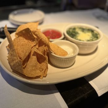 Houston's Restaurant - Chicago Style Spinach Dip - New American Near Me - Atlanta, Georgia