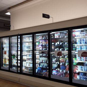 Lunds & Byerlys - the inside of a grocery store - Grocery Near Me - Maple Grove, Minnesota