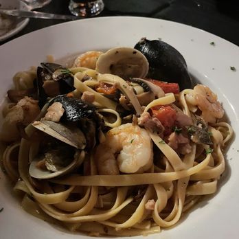 Buzzetta’s Italian Cafe - Linguine del Mare - Italian Near Me - Chesterfield, Missouri Buzzetta’s Italian Cafe - Linguine del Mare - Italian Near Me - Chesterfield, Missouri