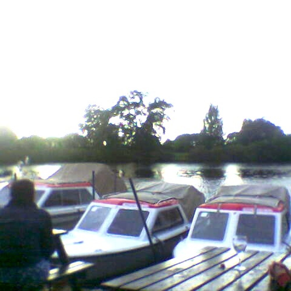 Harts Boatyard - Pubs Near Me - Esher, SRY