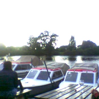 Harts Boatyard - Pubs Near Me - Esher, SRY