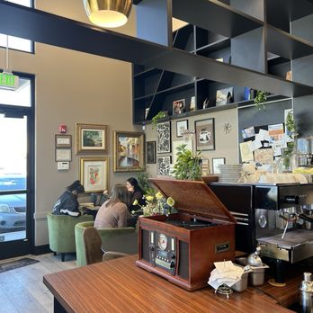 Rise N Brew - Interior shot - Coffee & Tea Near Me - Turlock, California