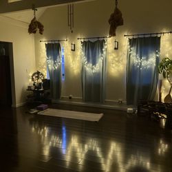 The Sanctuary Wellness Center & Yoga Studio - Yoga room