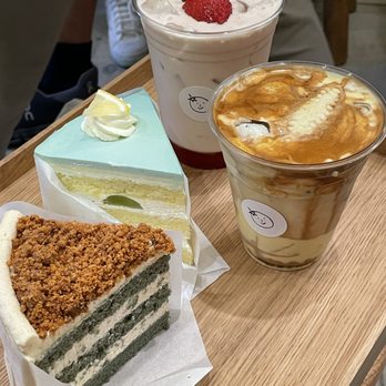 Harucake - Soosoo Latte, Strawberry Milk, Green Grape Yogurt Cake, Mugwort Injeolmi Cake - Coffee & Tea Near Me - Los Angeles, California