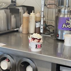 The 2 sundaes