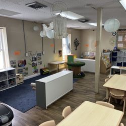 Oak Leaf School - Red Oak Classroom