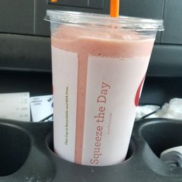 Took 3 big swigs to get it below the lid.....damnit, brainfreeze......... Took 3 big swigs to get it below the lid.....damnit, brainfreeze.........