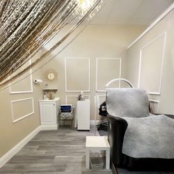 Envy Lash - Treatment Room.