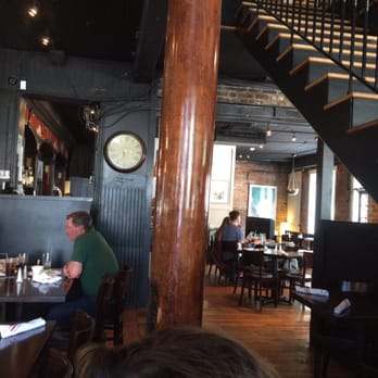 B Matthews Eatery - Nice interior ambiance - New American Near Me - Savannah, Georgia
