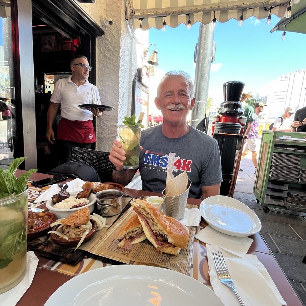 *Cubano Sandwich. Mojitos *Cubano Sandwich. Mojitos
