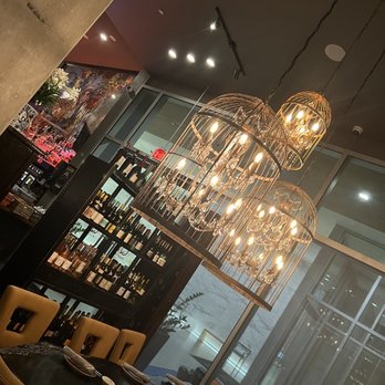 Qi Austin - Beautiful chandelier - Dim Sum Near Me - Austin, Texas