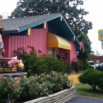 Sugar n' Spice - Out front. The signature pink building. - Breakfast & Brunch Near Me - Cincinnati, Ohio