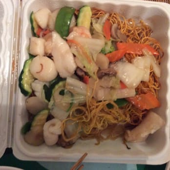 Golden Moon Restaurant - Seafood pan fried noodles - Chinese Near Me - Daly City, California