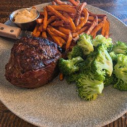 Kelseys - 10 oz sirloin with sweet potato fries and vegetables